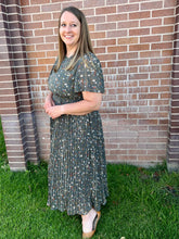 Load image into Gallery viewer, Daydre Pleated Floral Dress