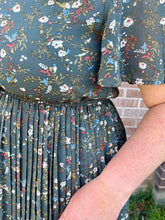 Load image into Gallery viewer, Daydre Pleated Floral Dress
